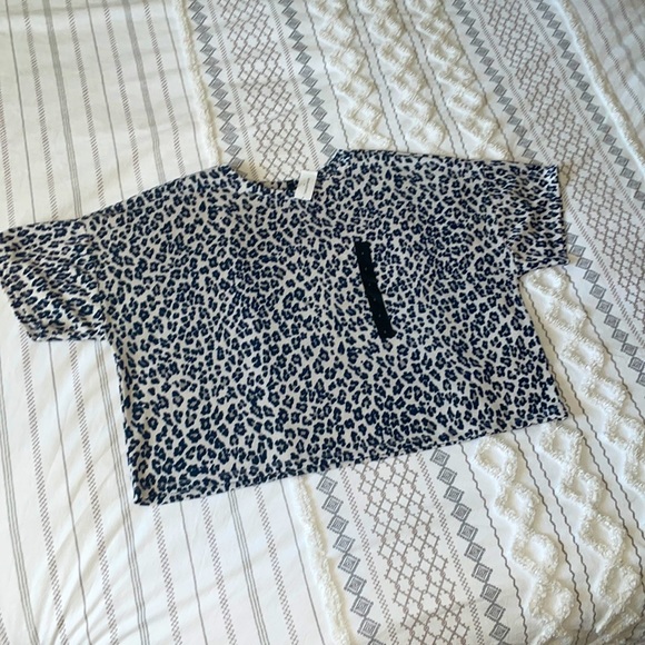 Navy gray leopard print cropped short sleeve t shirt - Picture 4 of 8